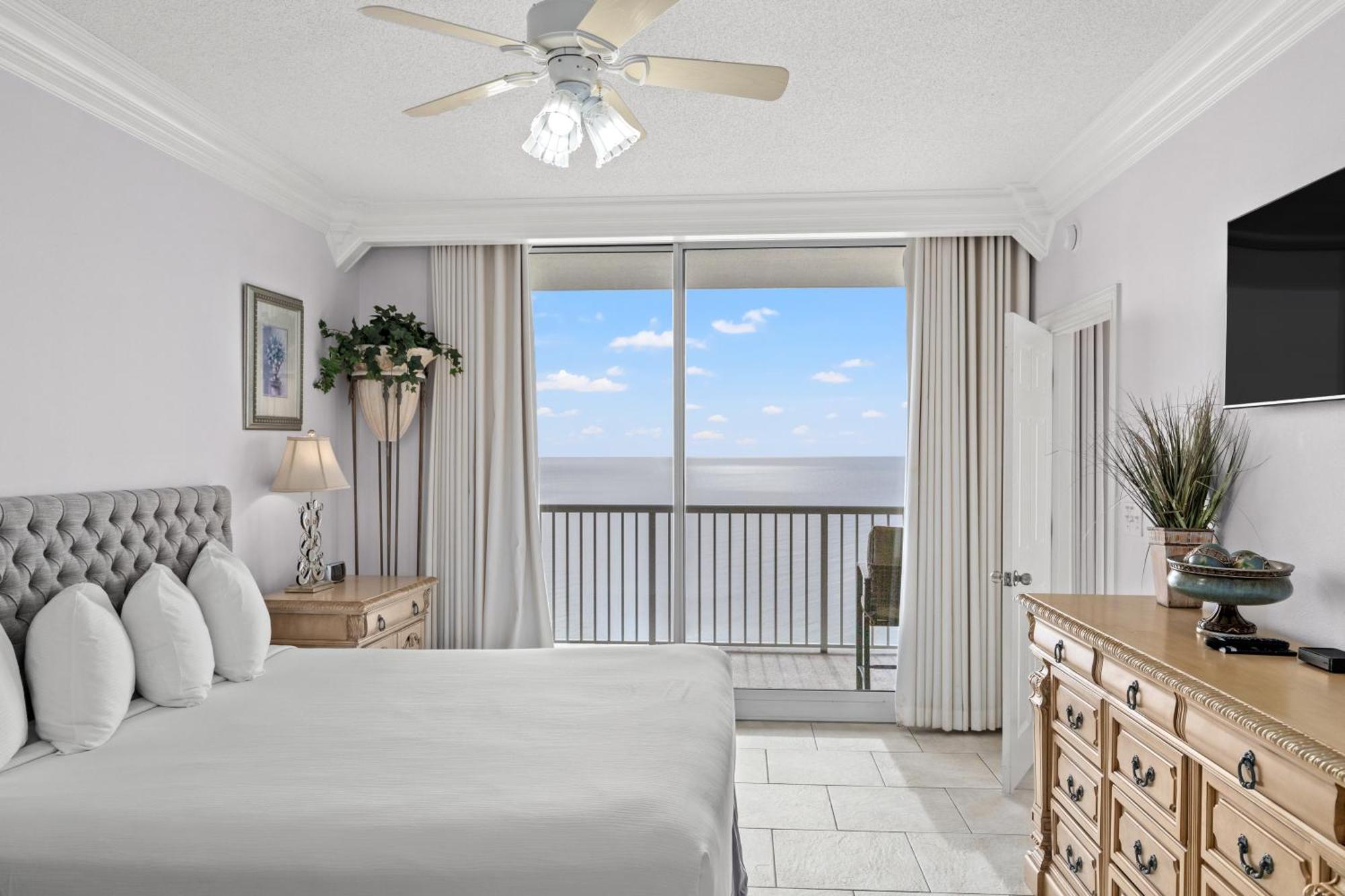 Official Majestic Beach Resort - Over 60 Units - All Ocean Front, Panama City Beach, Fl Номер фото